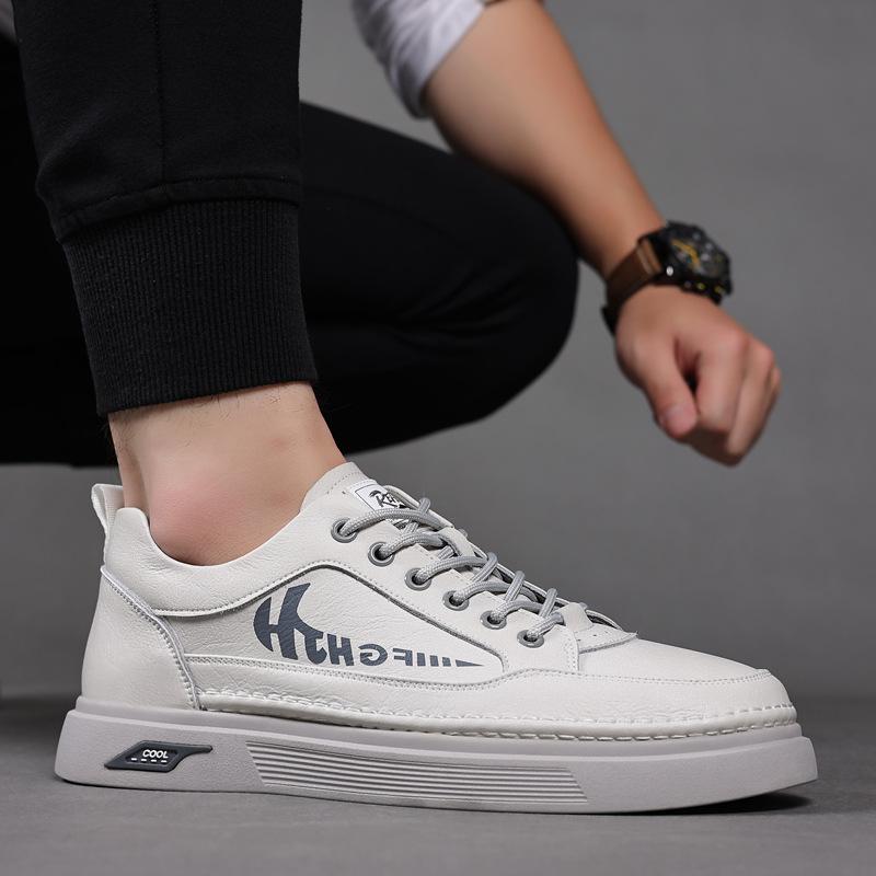 Neue Herren-Board-Schuhe für alle vier Jahreszeiten, atmungsaktive, lässige Lederschuhe für Herren, weiche Sohlen, trendige und vielseitige Schuhe