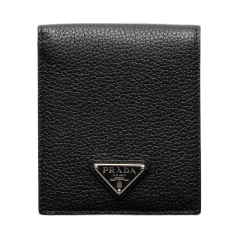 Prada Emaljēts metāla trīsstūra logotips četras