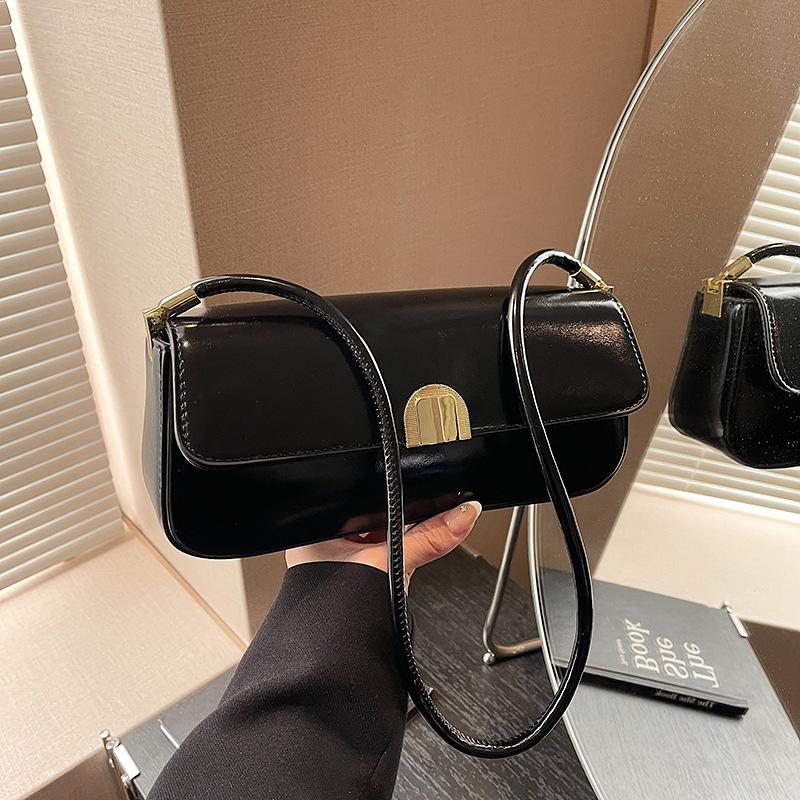 Korean version of fashion underarm bag women's bag 2025 new niche texture shoulder small square bag commuter baguette bag