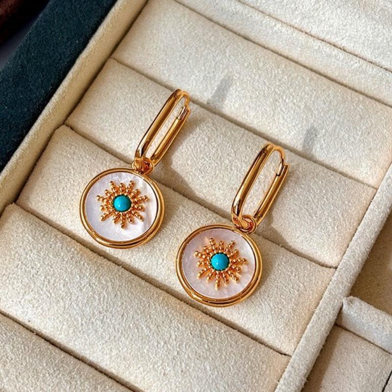 K Real Gold Electroplated Round Fritillary Flower Ear Buckle French Retro Court Style Earrings Light Luxury High-end Earrings