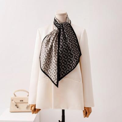 Accessoires – Schals & Tücher