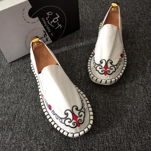 

2024 Мужские повседневные мокасины с вышивкой, летняя мода, мужские парусиновые туфли без застежек, легкие дышащие туфли на плоской подошве 44 серебряный