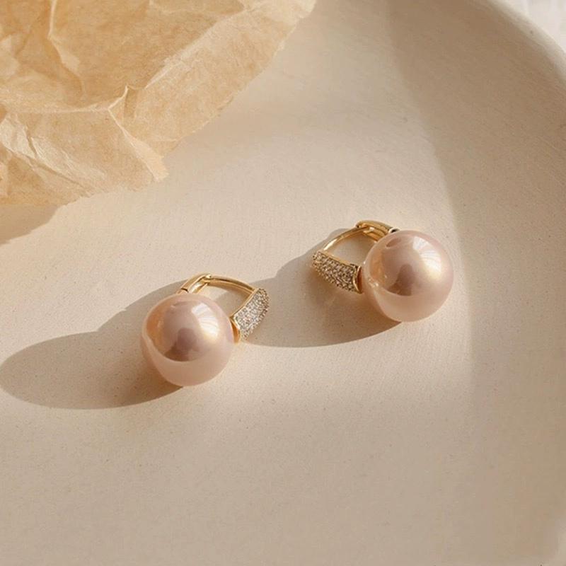 The Fashion Jewelry Full Rhinestone Red Ball Earrings Autumn and Winter Fashion Korean Temperament Earrings for Women