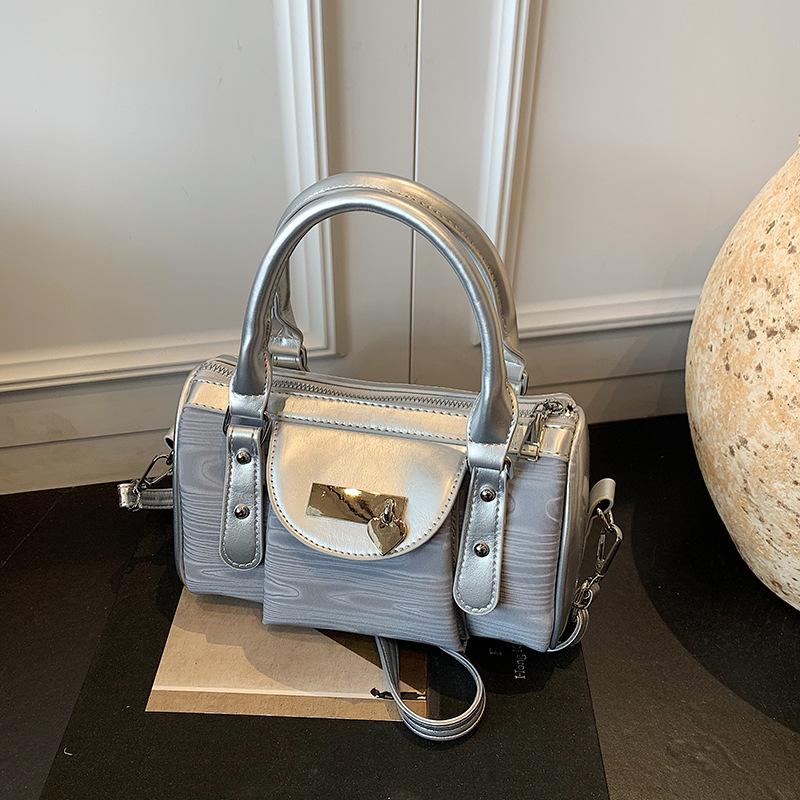 

Niche high-end sense protection handbag women s 2025 new fashion pillow bag contrasting color commuter shoulder oblique span bag синий