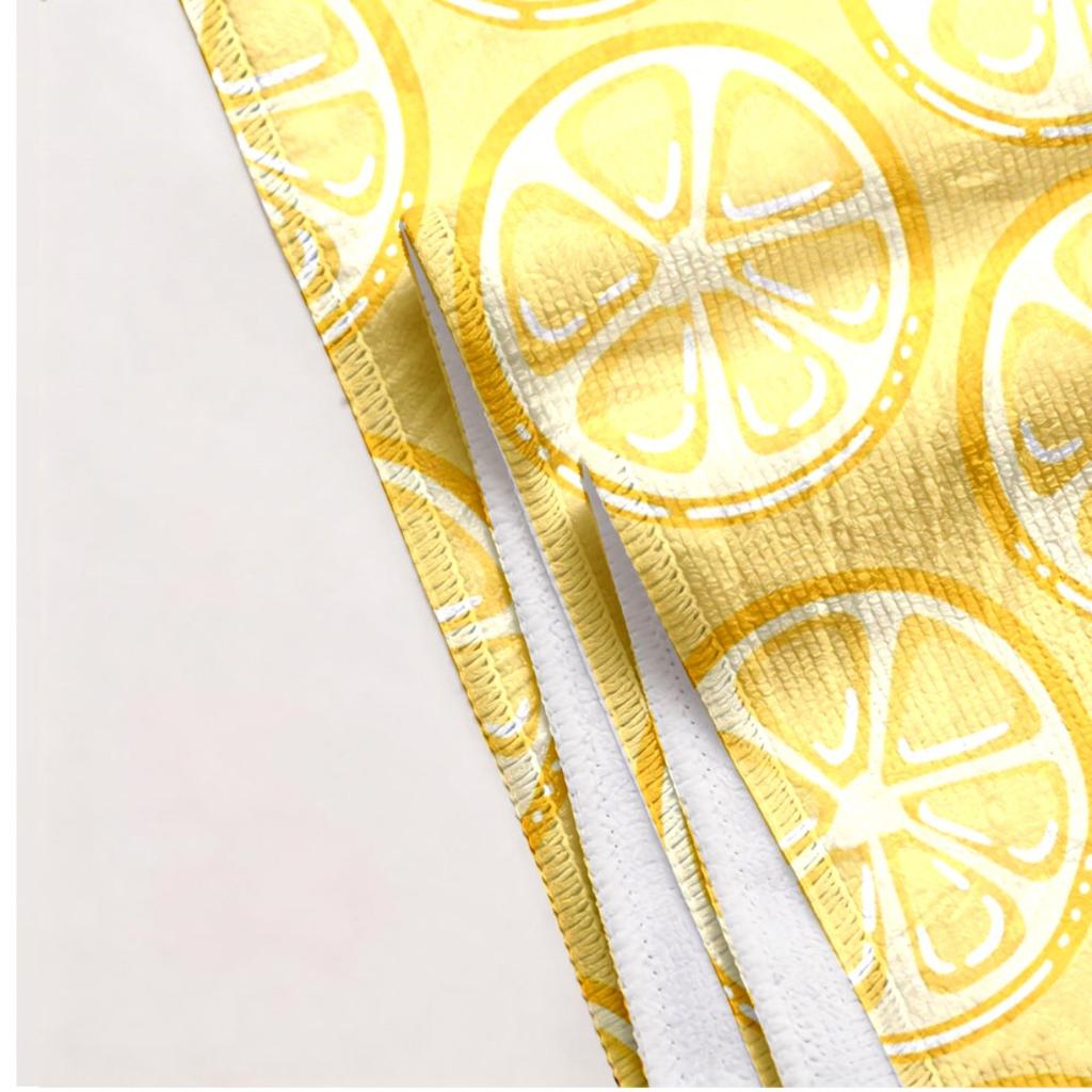Fresh lemon slice pattern polyester microfiber beach towel is highly absorbent, suitable for swimming and beach outings