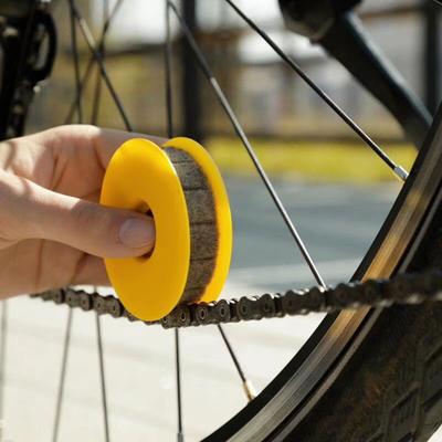 Durable Bike Chain Lubricator Bicycle Chain Oiler Lubricating Disc Bicycle Maintenance Tool Cycling Gear Roller Lubricant