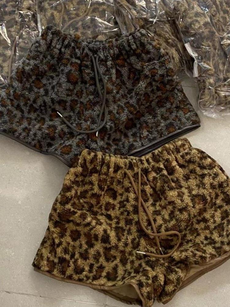 Korean Dongdaemun Leopard Print High Waist Warm Wide-Leg Shorts - Women s Autumn/Winter Fashion Medium серый
