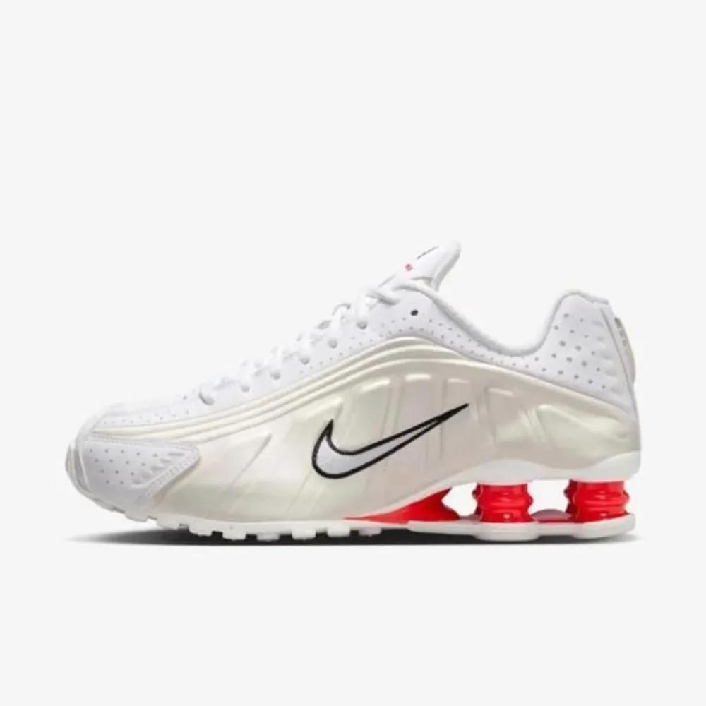 Женские кроссовки Shox R4 Белый Пикантный Красный AR3565-103