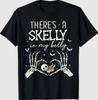 Da ist ein Skelett in meinem Bauch Lustiges Halloween Schwangerschaft Damen T-Shirt