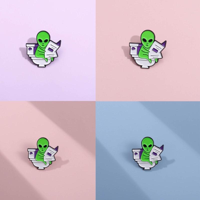 Collectible Alien Newspaper Reader Pin Alien Badge Pin Alloy Material Perfect Gift for Extraterrestrial Enthusiasts