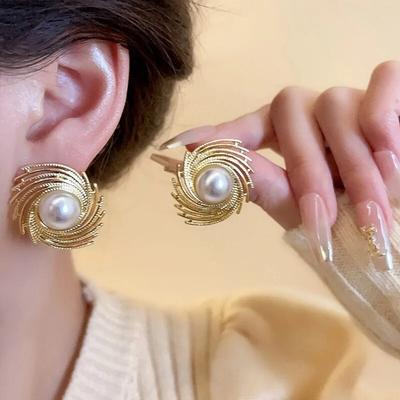 Nieuwe Koreaanse mode overdrijven retro hoogwaardige pareloorbellen voor vrouwen Prachtige lichte luxe gepersonaliseerde stijlontwerpoorbel