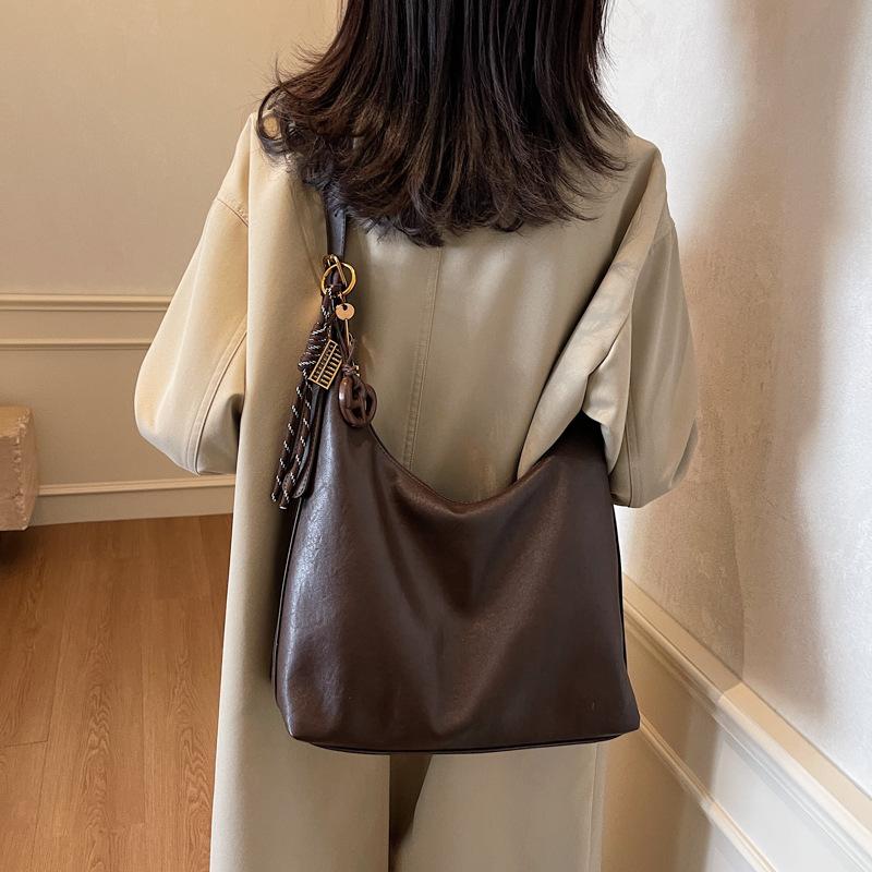 Niche design fashionable commuter tote bag women's 2025 new high-end retro solid color soft-faced shoulder bag