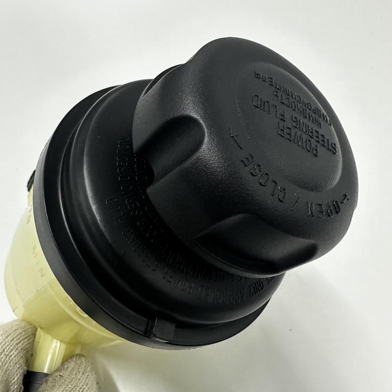 571502E000 Power Steering Reservoir Tank for hyundai Tucson 2004-2010 for kia sportage 2004-2010 57150 2E000