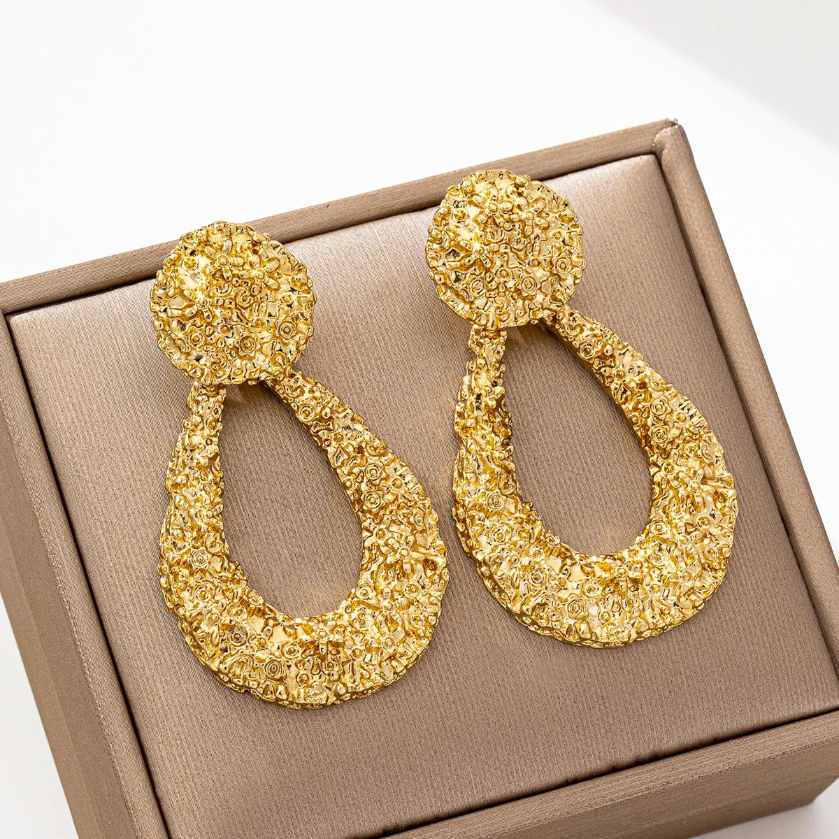 Elegant Water Drop Earrings: European & American Style 2026 - Chic, Simple Design for Women золотой