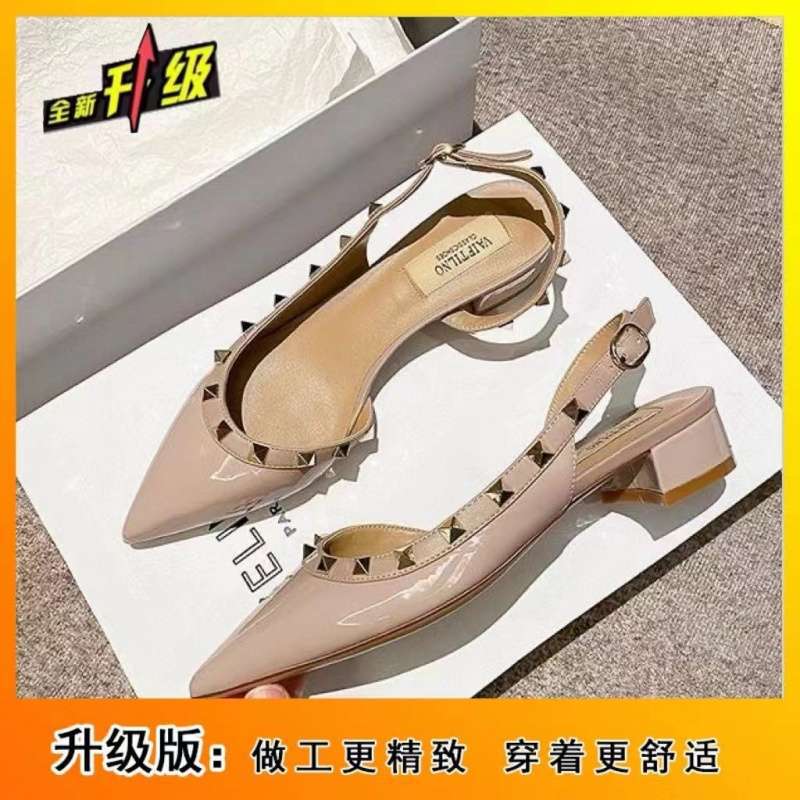 

2025 spring and autumn new patent leather bag head sandals low heel rivet sandals women s thick heel pointed apricot willow low heel shoes a pair of half-size pads 6.72 yuan