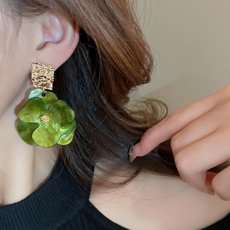 Women Simple Acrylic Flower Stud Earrings Fashion All Match Light Luxury Niche Design Elegant High-End Ear Jewelry For Ladies