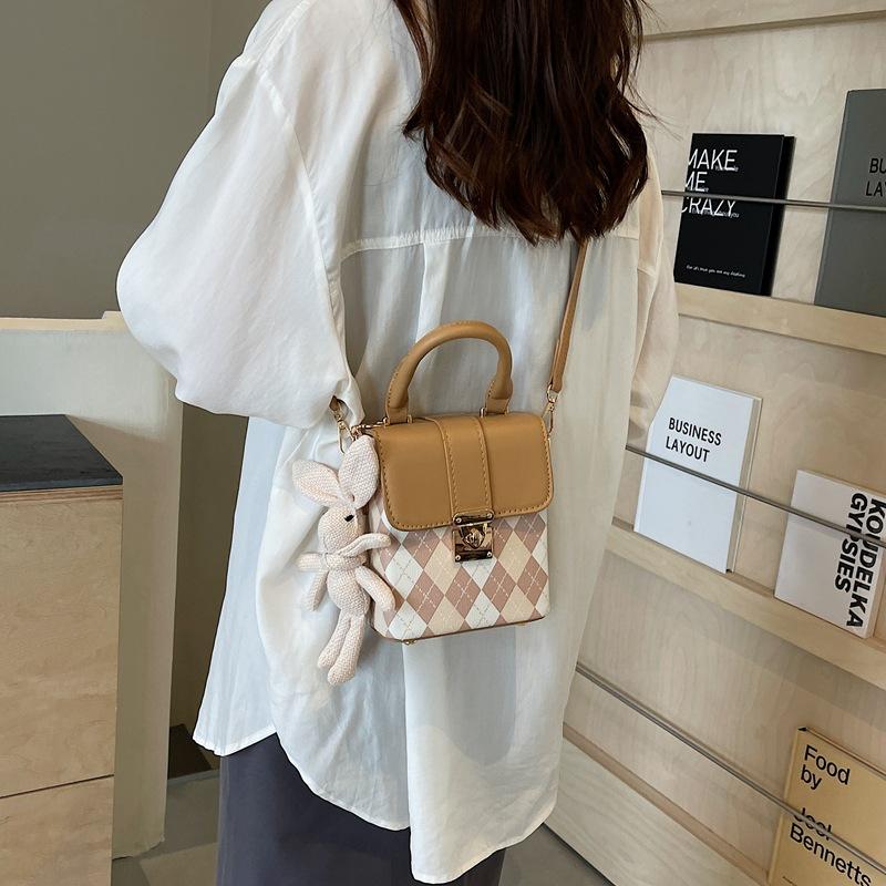

Personalized niche bag women s 2025 autumn new fashion versatile diamond pendant mobile phone bag shoulder messenger bag tide 13*7*16
