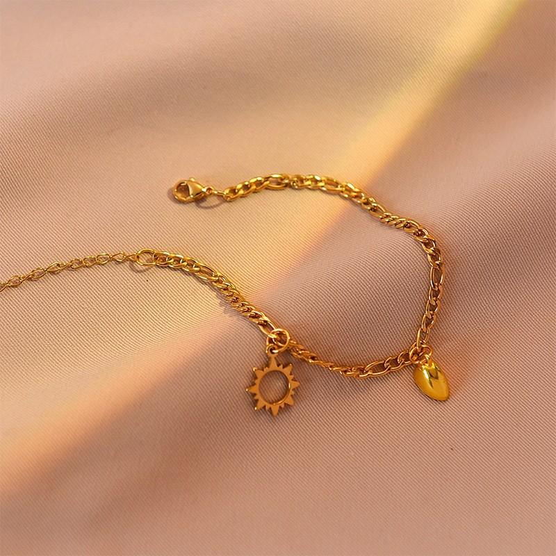New Dream Stainless Steel Moon and Sun Pendant Gold Plated Magnetic Couple Relationship Bracelet for Gift