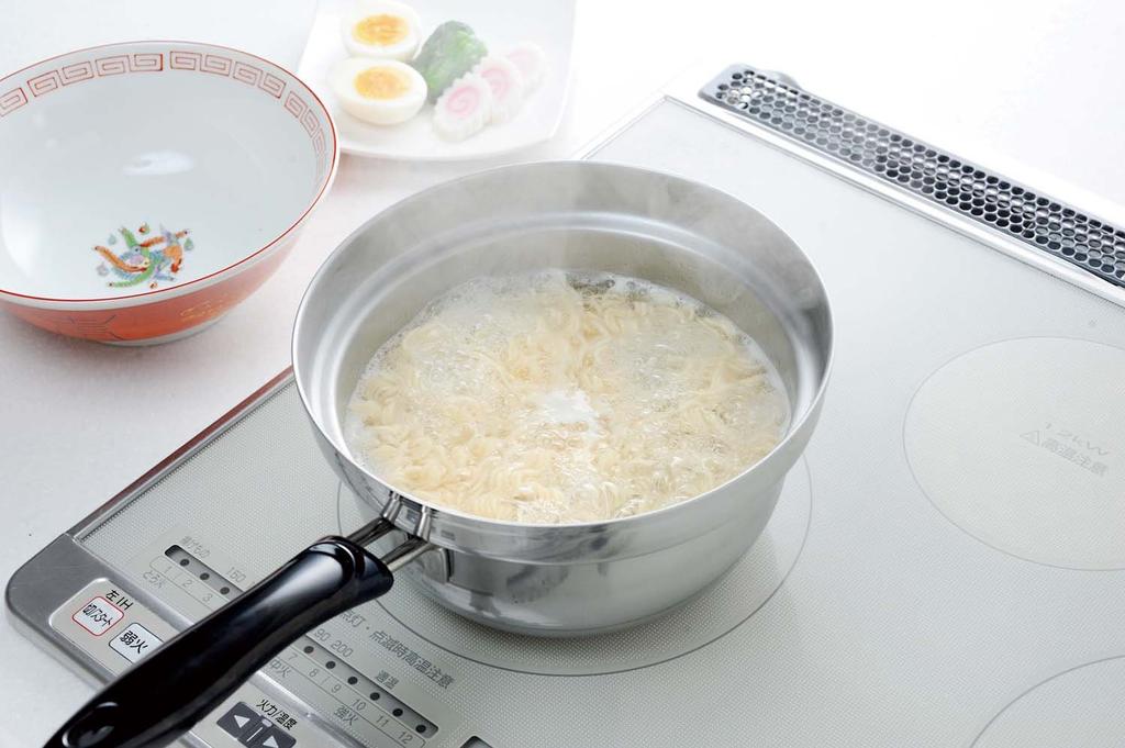 Ernest In 18cm Induction Compatible Stainless Steel Yukihira Saucepan a Favorite Brand of Major Restaurants [Made Japan] (Overflow Resistant),