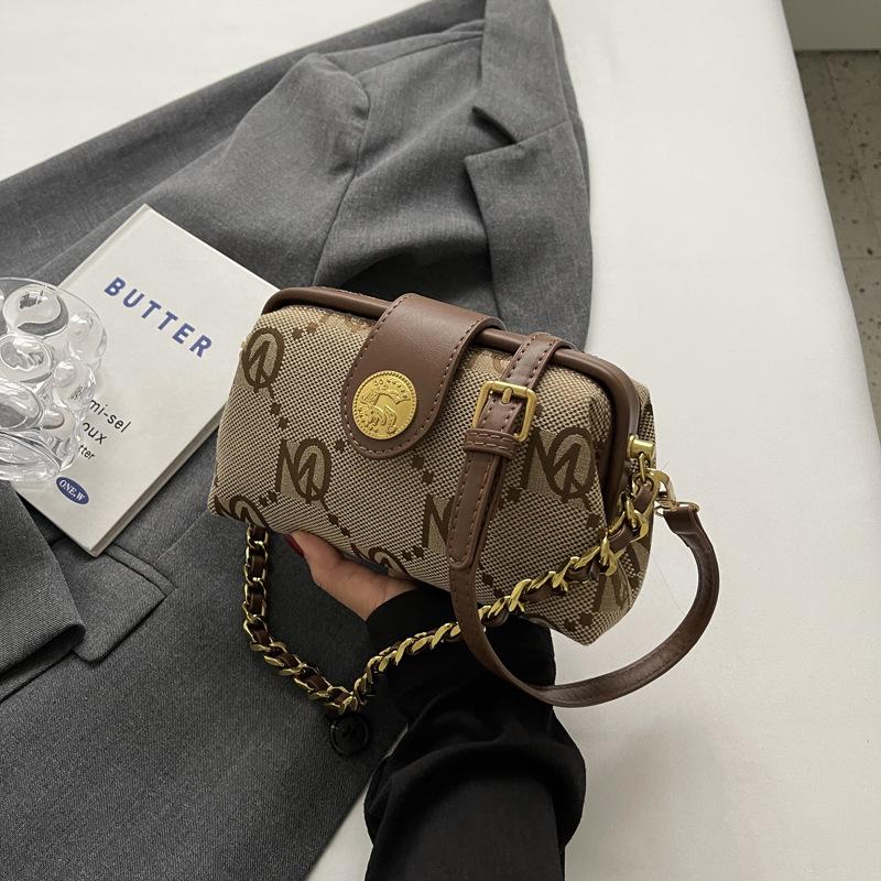 Retro Chain Small Bag for Women, New Summer Trend, Fashionable Crossbody Bag, Popular and Explosive Single Shoulder Small Square Bag