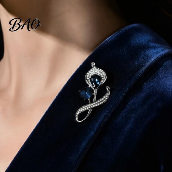Shirt Brooch Women Rhinestone Flower Pin, Sparkling Floral Lapel Jewelry Accessory Decorative for Coats Dresses Suits Badge