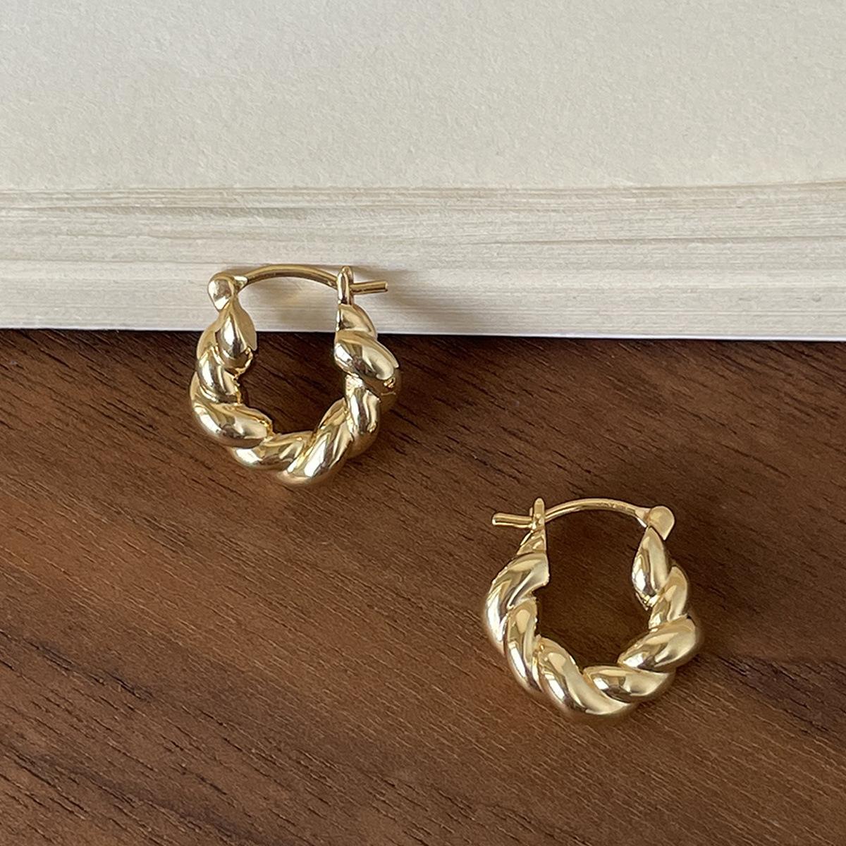 

Изысканные ретро-серьги-круассаны для женщин, элитная ниша, холодный ветер, серебряная игла, простое кольцо, пряжка для ушей, новогодняя пряжка для ушей, новый продукт 925 silver needle