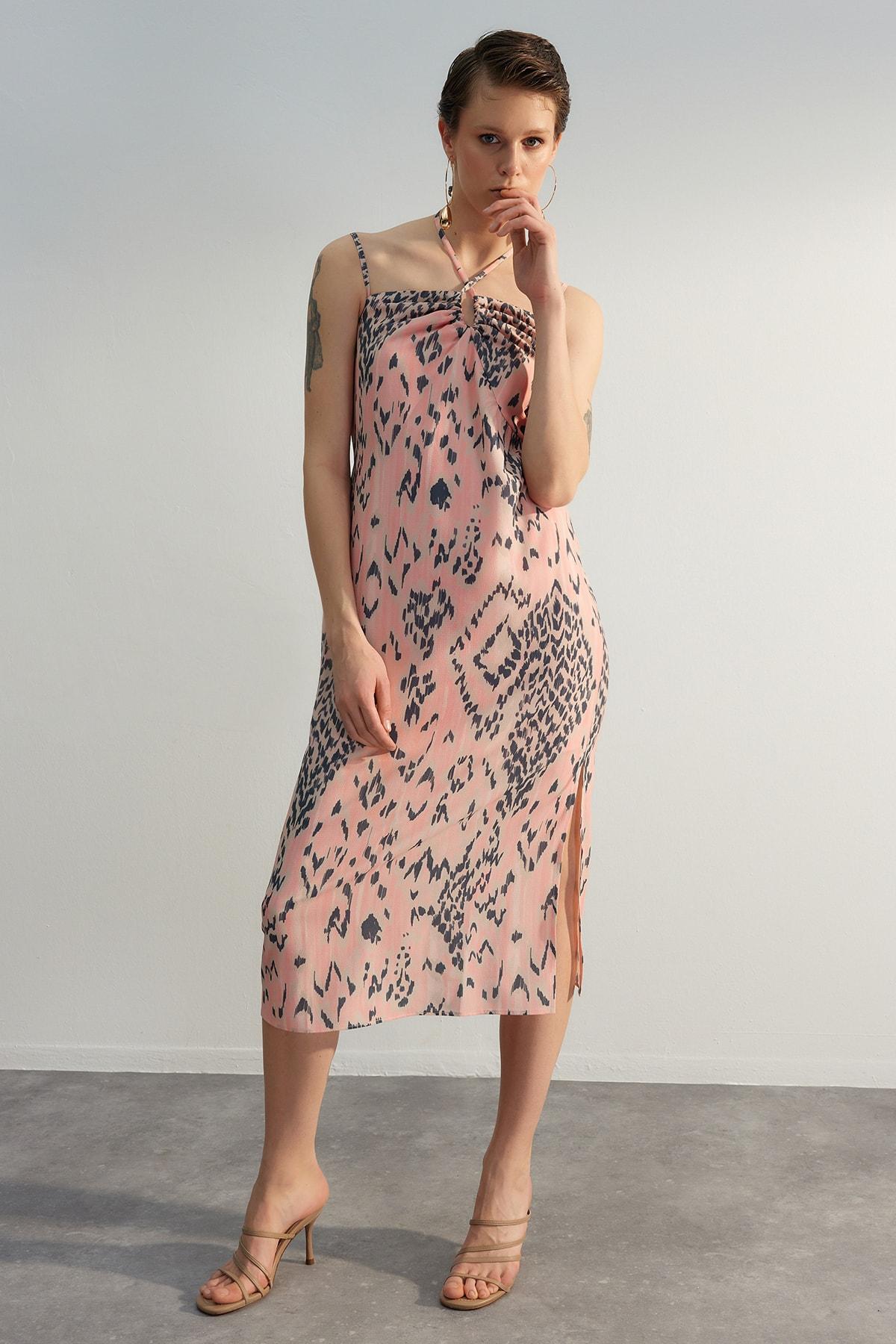 

Розовое тканое платье с бретелькой на шее, ограниченное издание TWOSS23EL02252..