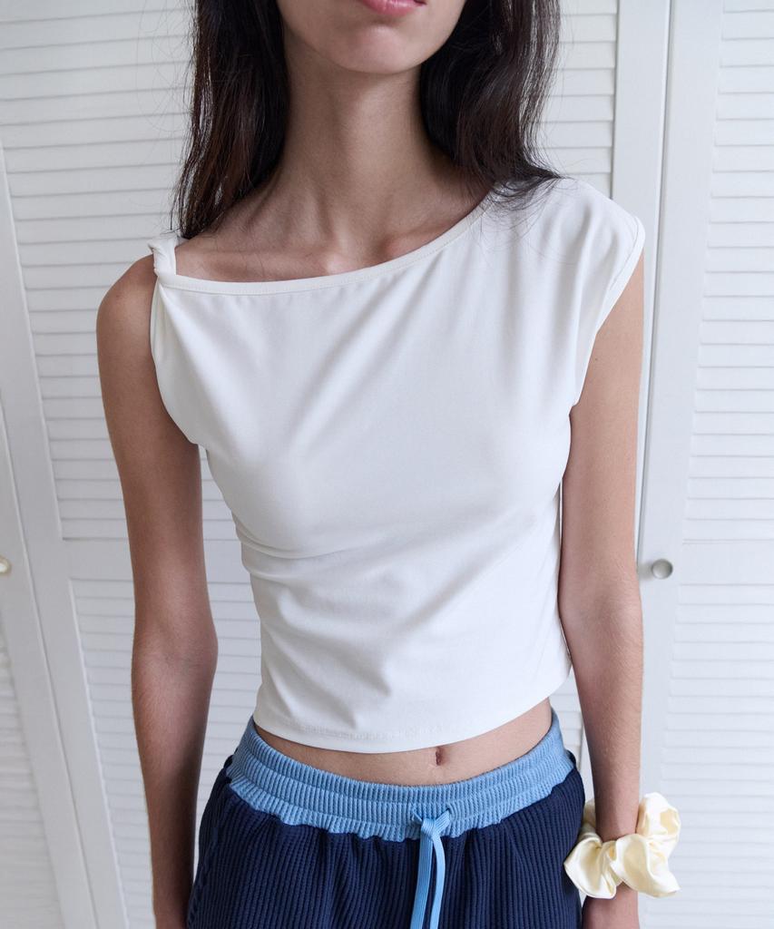 ANDNEEDS Shoulder Twisted Slim Tee (White)