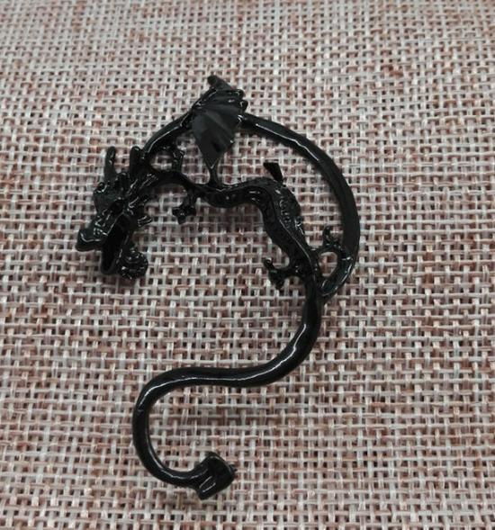 Huailang Gothic Punk Dragon Earrings: Retro European & American Style
