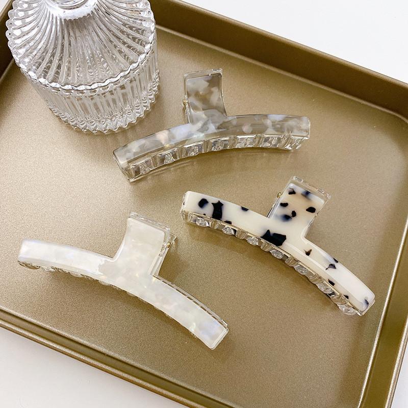 Chic Handcrafted Acetate Hair Claw In Geometric Design Ideal For Fashionable Women