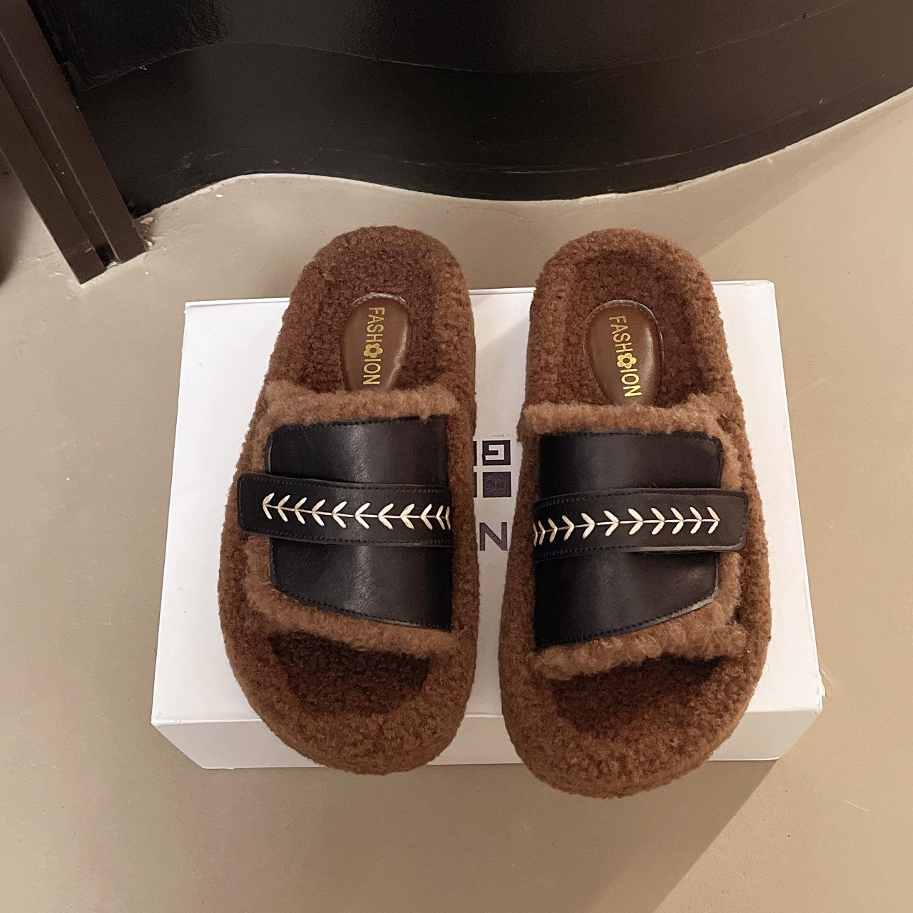 

Тапочки из овечьей шерсти женские 2025 осень и зима новые модные плюшевые теплые тапочки на толстой подошве из шерсти Бокен 35