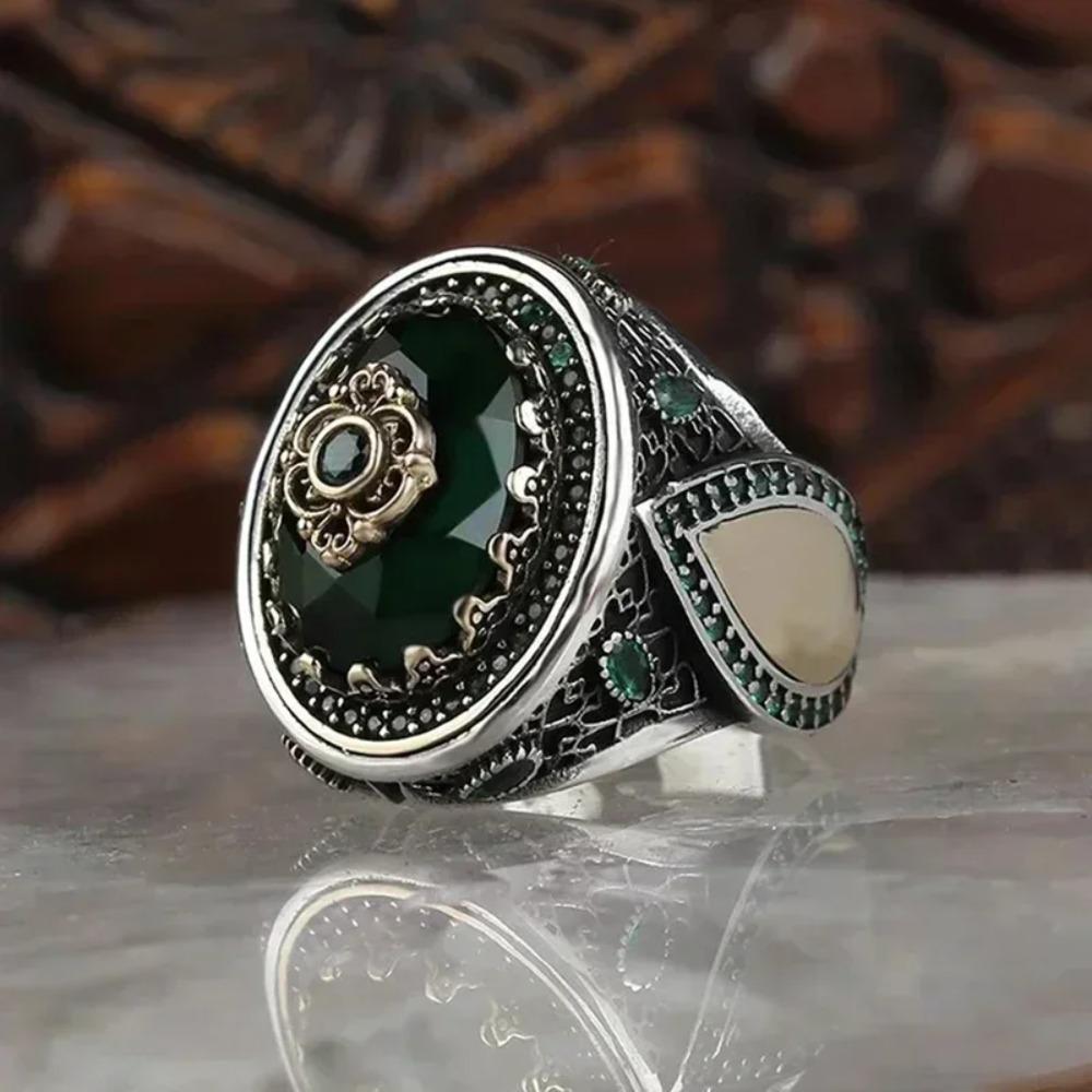 New Inlaid Emerald Mens Luxury Ring Retro Domineering Personality Jewelry for Banquet Party Gifts