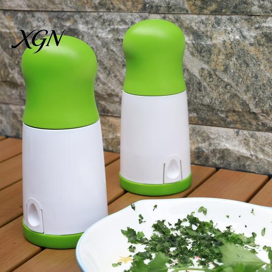 Manual Food Processor for Herbs Herb Grinder, Anti-Slip Grip Stainless Steel Blade Cutter, Portable Vegetable Mincer Pasta Handheld