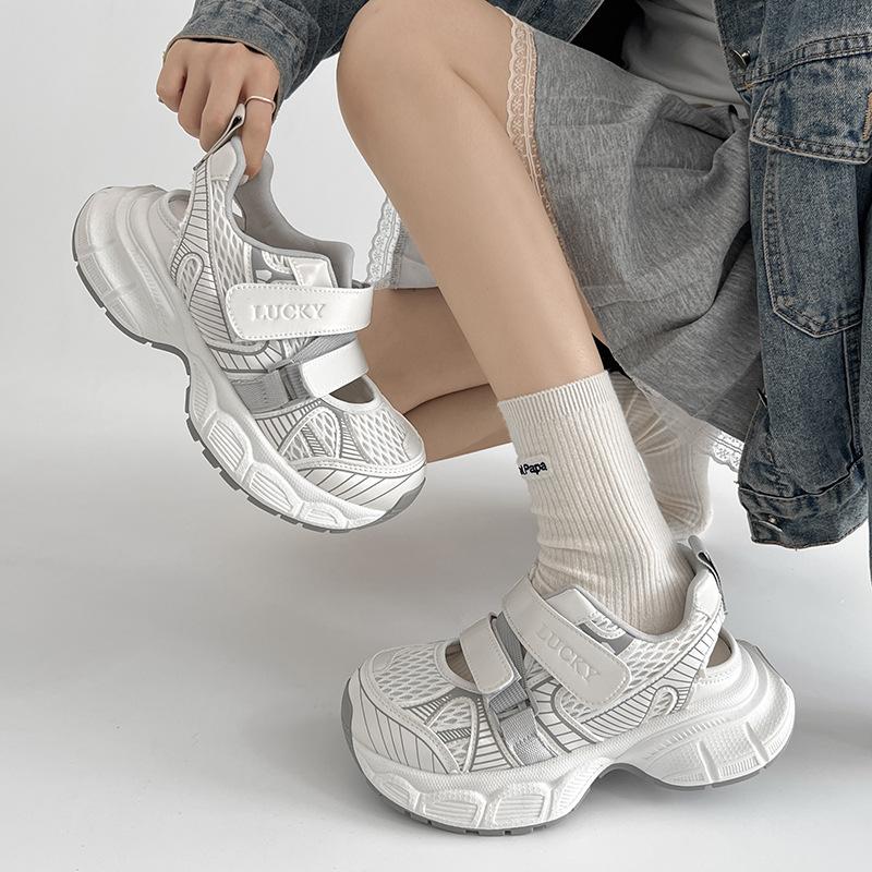 Retro white bag head thick-soled sports sandals for women's summer wear 2025 new models with skirts to increase the height of soft-soled dad shoes