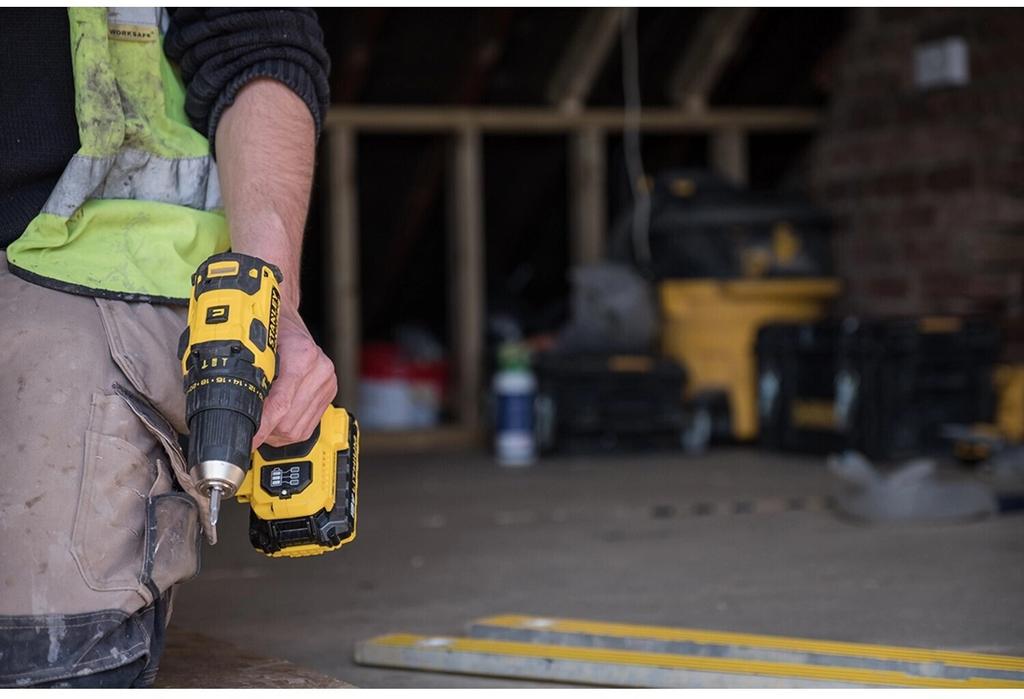 Ударный шуруповёрт Stanley FatMax FMC021S2 (2 x 1,5 Ah + быстрое зарядное устройство) im кейс