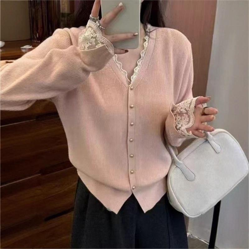Cardigan Tricoté à Col V en Dentelle Patchwork Coréen pour Femme: Nouvelle Coupe Ample pour Automne/Hiver 2025 - Pull Manteau Polyvalent à Porter en Dessous