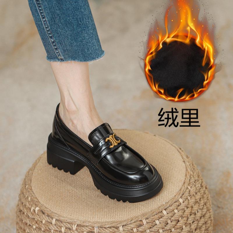 

Внутреннее увеличение высоты 7 см черные Триумфальная арка золотая пряжка один педаль ленивые внутреннее увеличение высоты одинарная обувь женские маленькие кожаные туфли 40