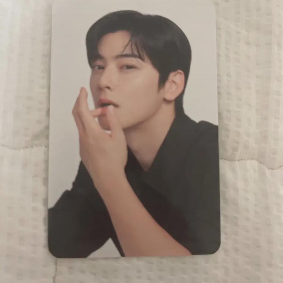 I Sell Eunwoo Yellow Chicken Photocard