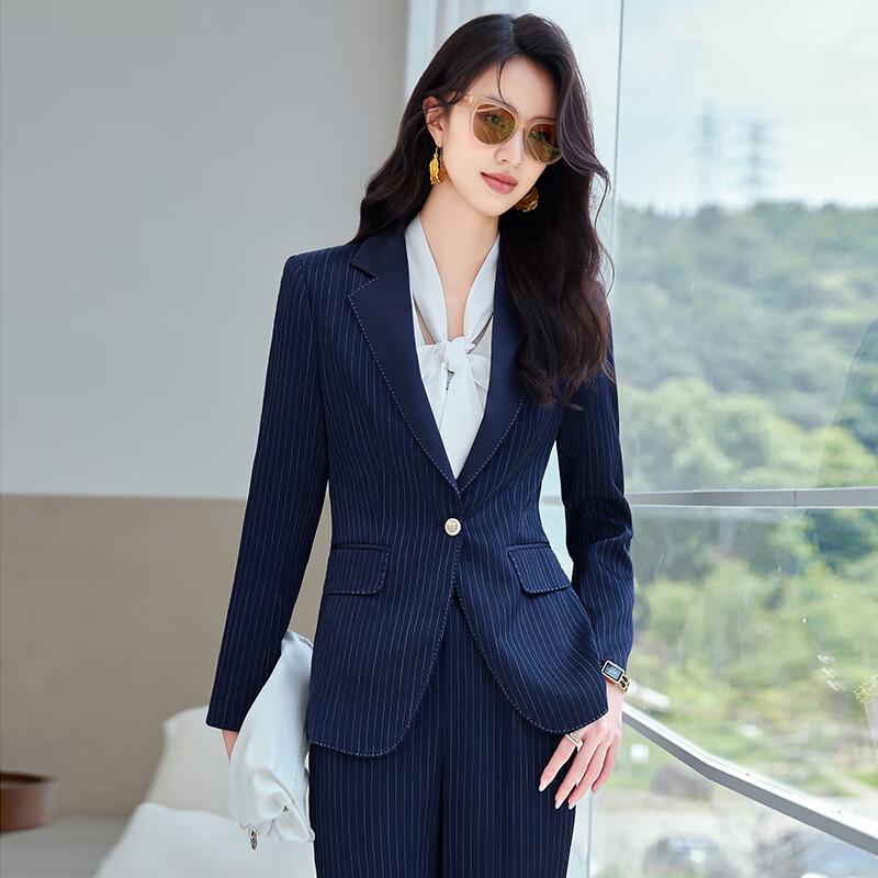 Женский деловой костюм в полоску 3XL