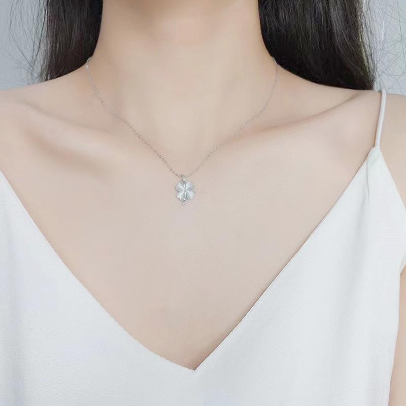 Necklaces for Women Korean Fashion Sexy Female Clavicle Chain Jewelry Simple Four-leaf Clover Cat's Eye Stone Collarbone Chain