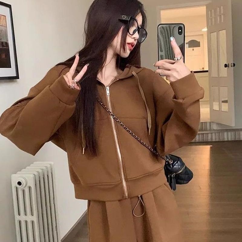 Two-piece Hooded Cardigan and Sweatshirt Set for A Chubby Girl in The Autumn and Winter, Featuring Casual and Sporty Wide-leg Pants