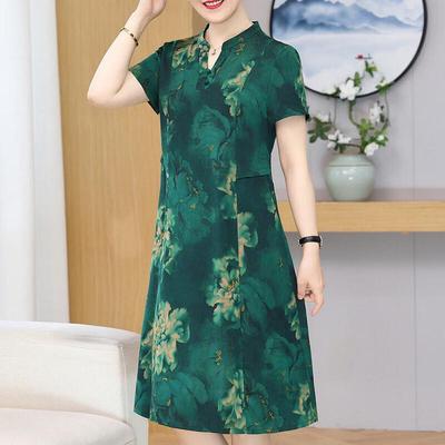 Robe florale élégante de longueur moyenne pour femmes d'âge mûr