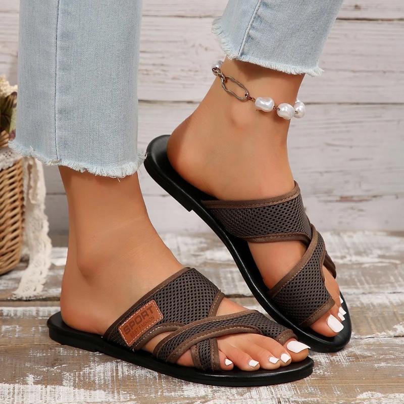 2025The New Ladies Flip-Flops for Leisure Holiday Beach Toe-Clip Plus Size Flat Slippers for Women Designer Shoes
