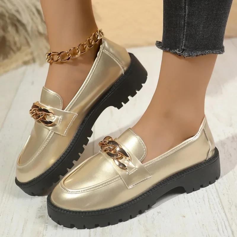 Модные женские туфли в британском стиле 2024 года классические туфли на каждый день с круглым носком женские туфли-лодочки с металлическим украшением и цепочкой туфли на среднем каблуке 35 золотой 2269₽