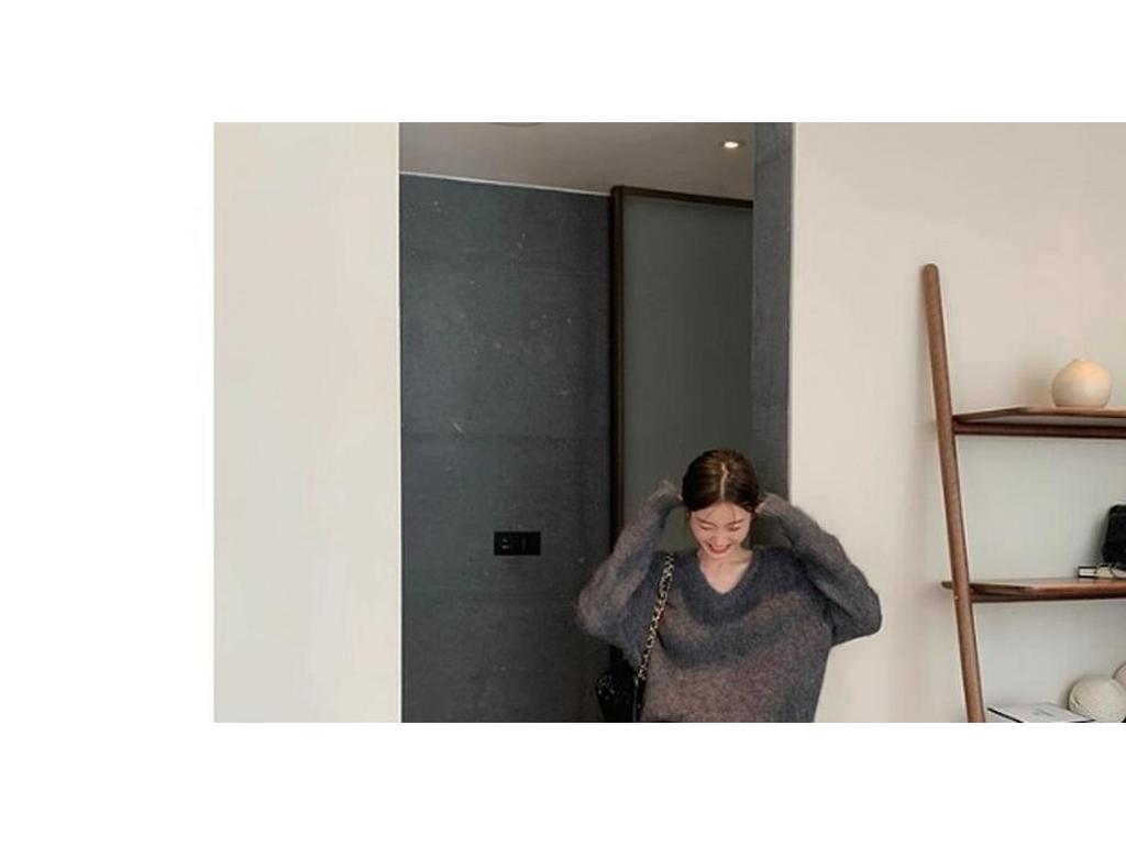 Women's Gray V-Neck Mohair Sweater - Cozy Autumn/Winter Knit Pullover