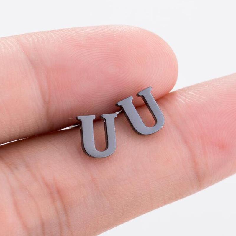Personalisierte Ohrstecker aus europäischem und amerikanischem Edelstahl mit 26 Buchstaben