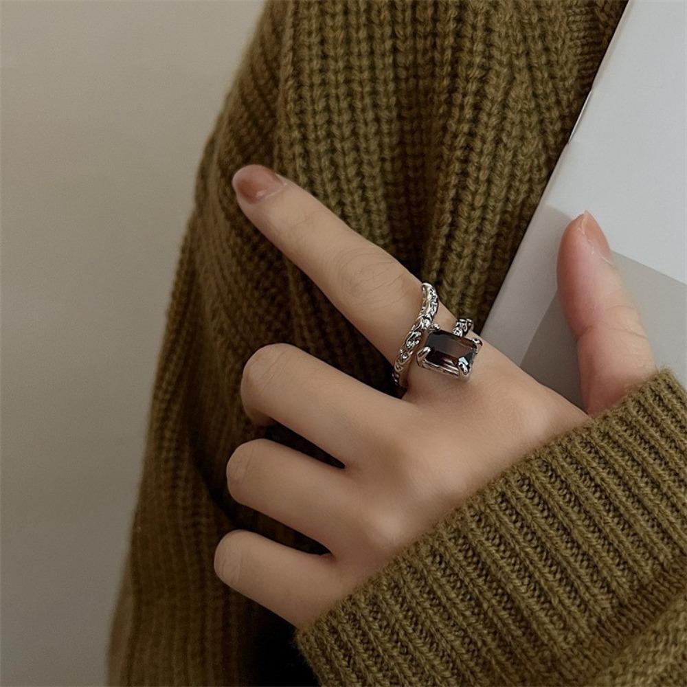 Ring Does Not Fade Niche Design Ins Opening Female High-end Sense Retro Cold Pearl Shell Versatile Irregular