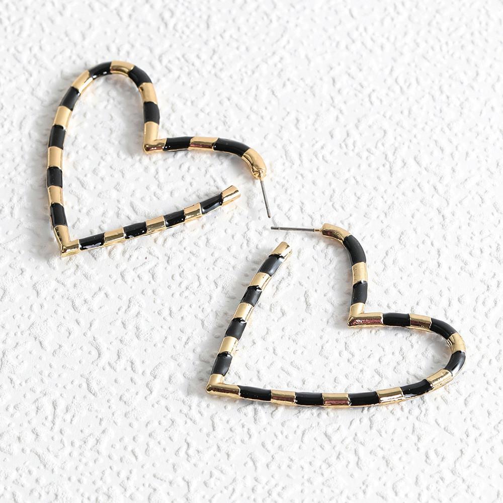 European And Trendy American Style Creative Heart Hoop Earrings Alloy Material