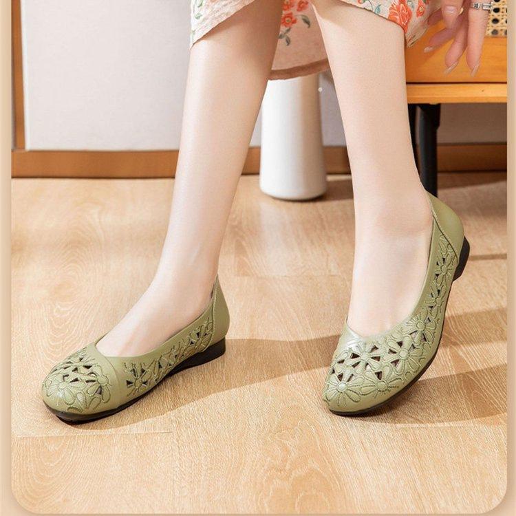 Medium Sandals Hollow and Breathable Flat-bottomed Non-slip Leather Shoes Summer Soft-soled Hole Soft Leather Shoes