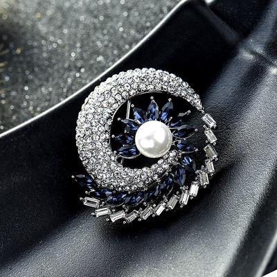 Fashion Rotating Crystal Brooch Women'S Niche Design Sense Diamond-Encrusted Brooch Temperament Anti-Light Pin With Jewelry